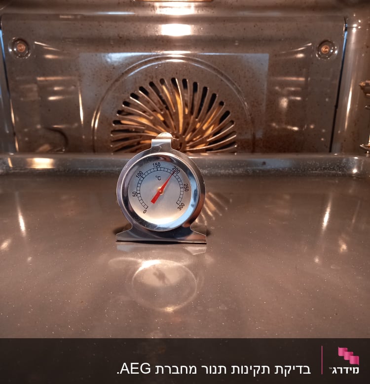 מדחום מתכת בתוך תנור אפייה